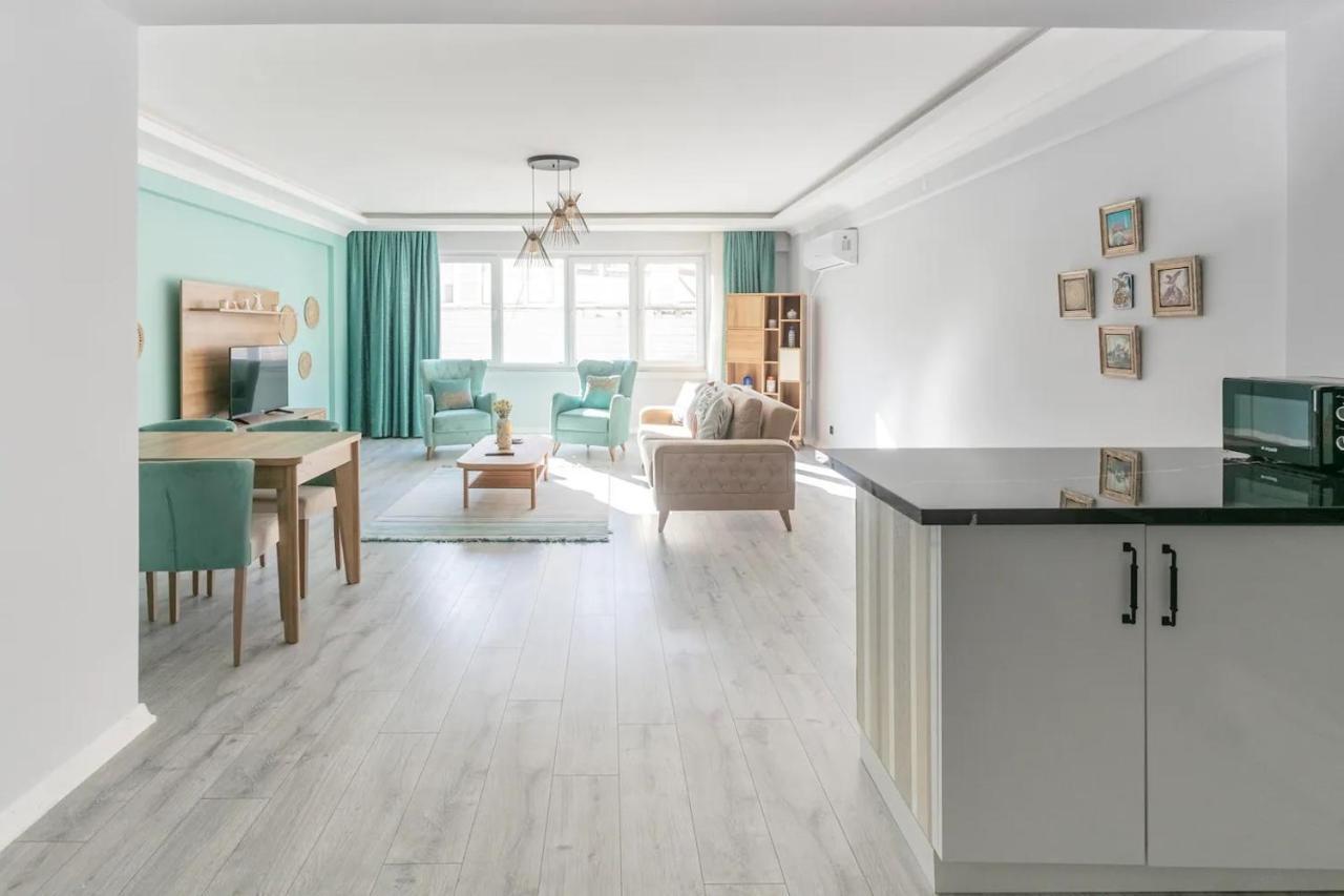 Fully Renovated Modern Apartament